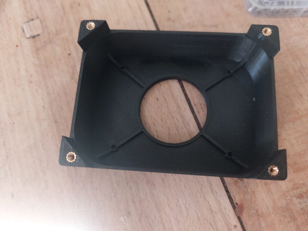 Boîtier support sur mesure, imprimé en 3D et assemblé, prêt à recevoir le nouveau capteur connecté